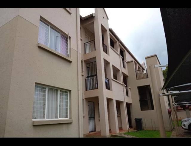 2 BEDROOM APARTMENT FOR SALE IN KLIPPOORTJIE